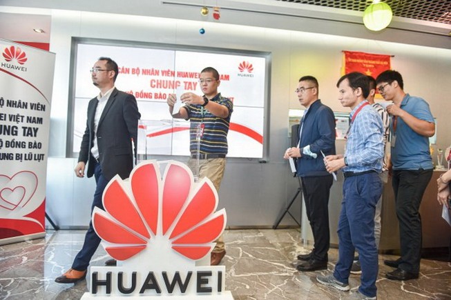 Huawei Việt Nam ủng hộ đồng bào miền Trung 1 tỉ đồng