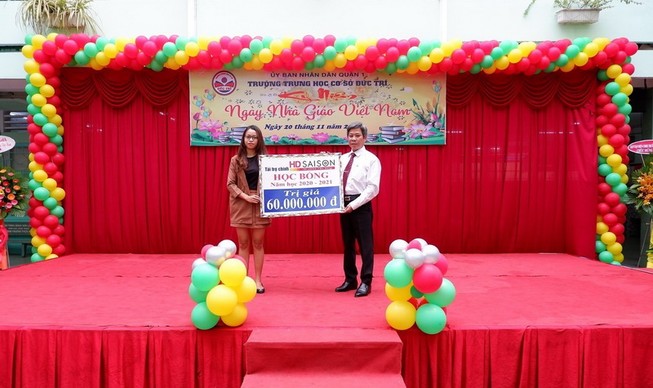 HD SAISON 5 năm liền tặng học bổng cho trường Đức Trí