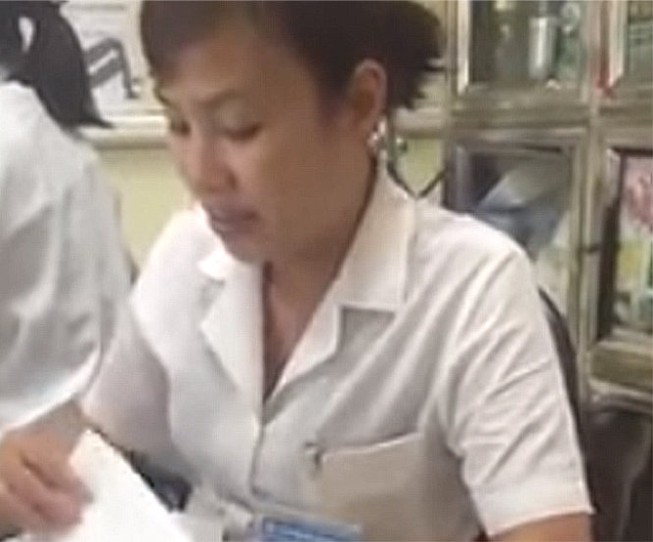 Nữ điều dưỡng bị chuyển công tác vì giao tiếp thiếu chuẩn mực