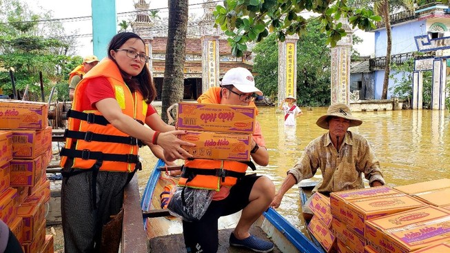 Hơn 2 tỉ đồng từ bạn đọc Pháp Luật TP.HCM hỗ trợ miền Trung