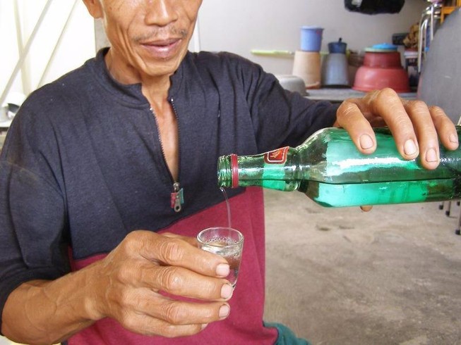 Ớn thịt có chất cấm còn rượu độc thì không