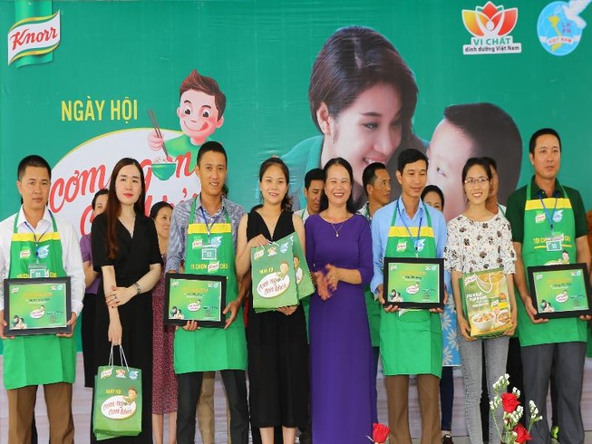 Già trẻ 'ôm' bệnh do thiếu hụt vi chất dinh dưỡng