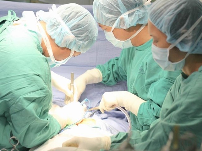 Bị đâm thủng tim khi đi sinh nhật về
