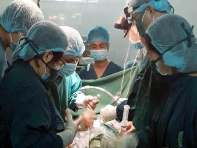 Cứu sống ca nguy kịch do tai nạn 'từ trên trời rơi xuống'