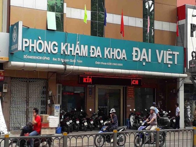 Đóng cửa 4,5 tháng phòng khám moi tiền bệnh nhân trên bàn mổ