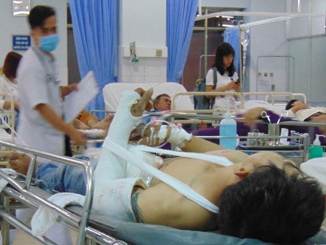 Không nhiều tai nạn trong đêm đi 'bão' mừng chiến thắng