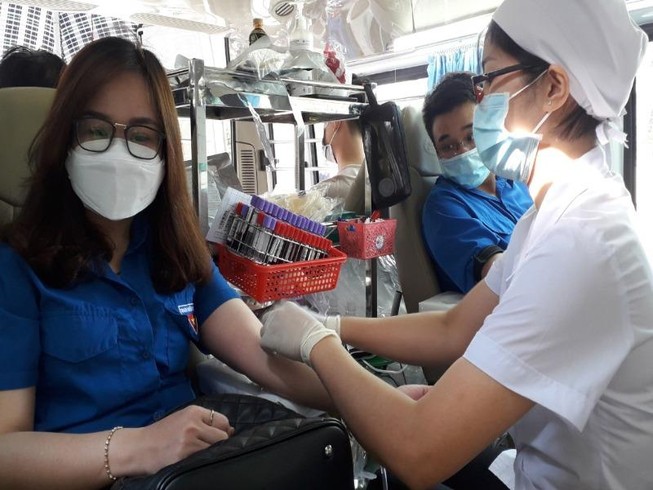 Người dân Hóc Môn hăng hái hiến máu trong mùa dịch COVID-19