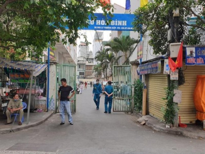 TP.HCM: Xét nghiệm thêm 43 người ở chung cư Hòa Bình, quận 10