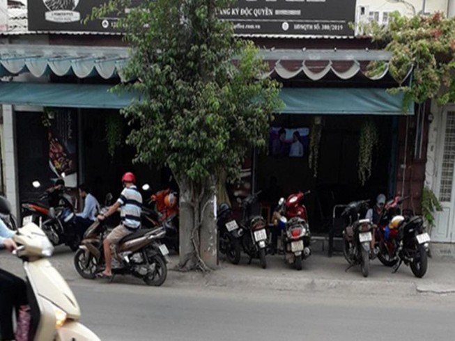 Lo ngại các quán ăn đông người trong mùa dịch COVID-19