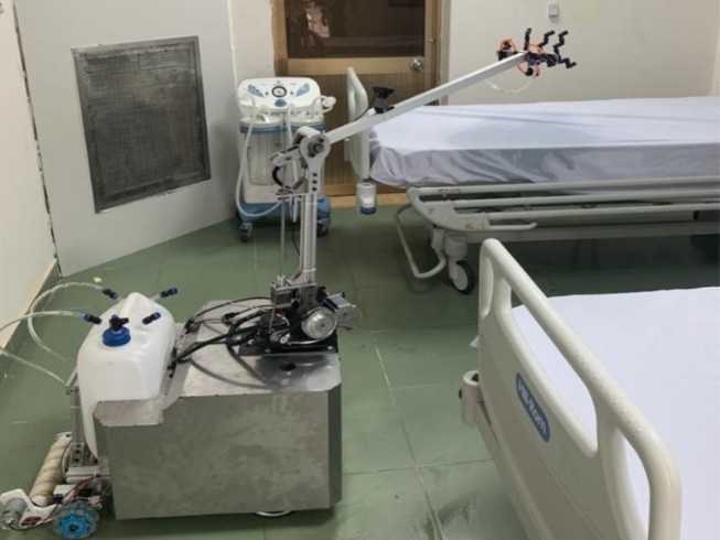 Robot khử khuẩn phòng cách ly COVID-19 chính thức 'nhận việc'