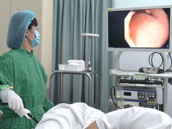 Hy hữu: Ăn thịt lươn nuốt luôn lưỡi câu
