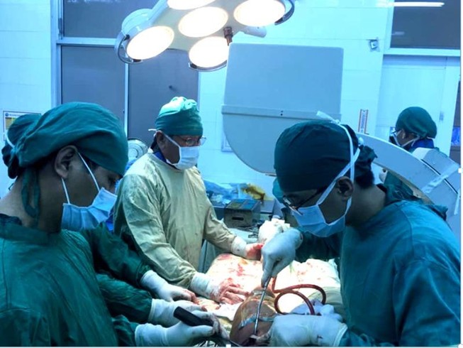 Chuyển giao kỹ thuật vi phẫu chỉnh hình cho BV Khánh Hòa
