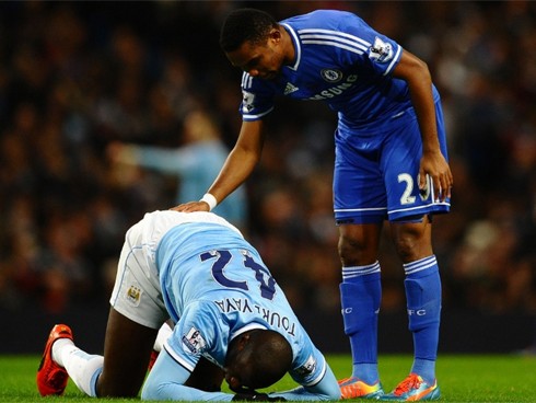 Chelsea đánh sập 'pháo đài' Etihad của Man City