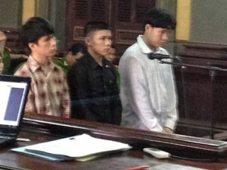 Tiểu bậy, chém người lãnh án chung thân