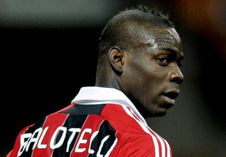 Arsenal “thừa nước đục thả câu” để có Balotelli