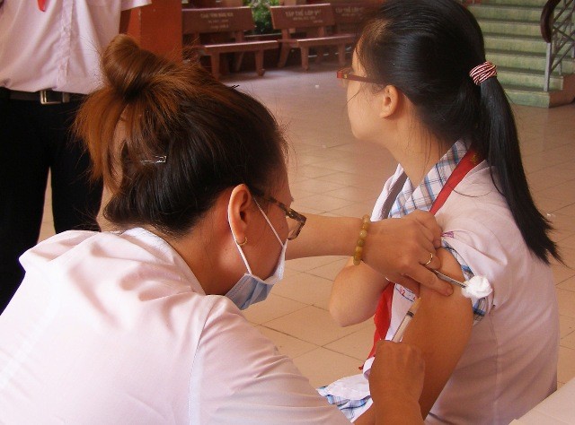 Bảo quản và tiêm vaccine sởi-rubella đúng quy trình của Bộ Y tế