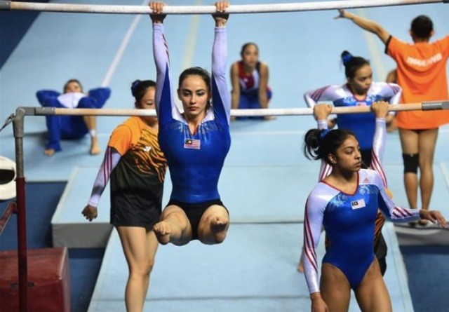 Nữ VĐV bơi lội, thể dục dụng cụ phải mặc trang phục đạo Hồi