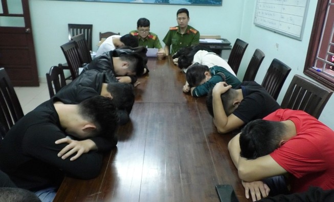 Nhóm thanh niên phê ma túy trong chung cư sau đi 'bão'