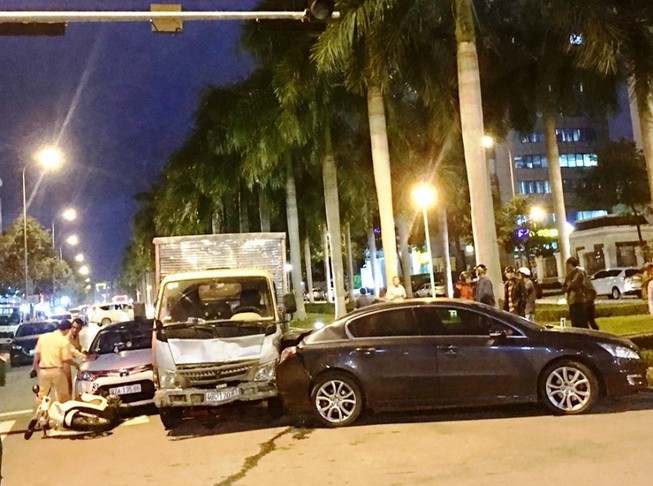 Xe tải tông xe chờ đèn đỏ ở Đà Nẵng quá hạn kiểm định 3 tháng