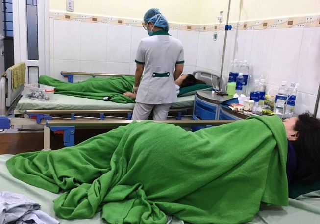 Nhóm du khách bị ngộ độc nghi do ăn bánh tráng thịt heo