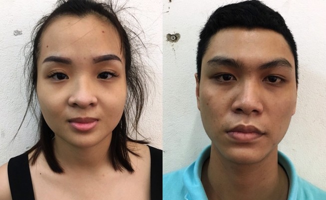 Cô gái cầm điện thoại lấy tiền cho người tình mua ma túy