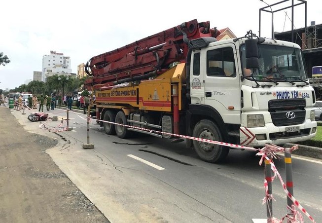 Người đàn ông bị xe bơm bê tông cán tử vong