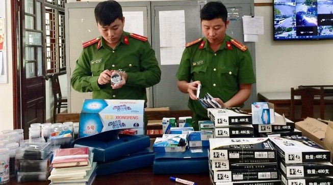 Nữ chủ cửa hàng giữ chân người Trung Quốc rồi báo công an