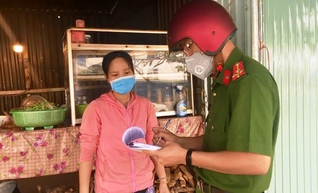 Công an Đà Nẵng đi từng ngõ, gõ từng nhà tìm người nhập cảnh