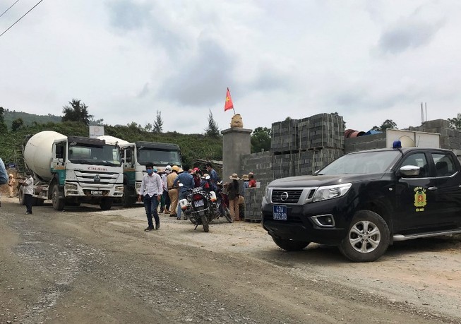 Dân chặn xe đòi doanh nghiệp trả tiền hỗ trợ ô nhiễm