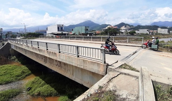 Điều tra nhiều nhóm liên quan vụ cha chỉ định thầu cho con