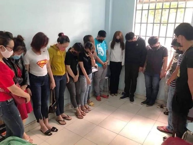 9 thanh niên phê ma túy trong quán karaoke tại Đà Nẵng
