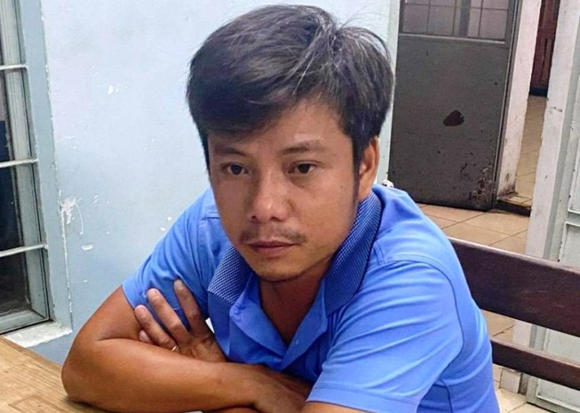 Đậu ô tô quên kéo kính, bị trộm 100 triệu đồng