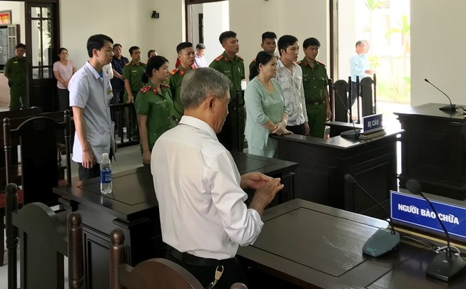 Chặn đường lấy nợ: 4 năm tù về tội cướp