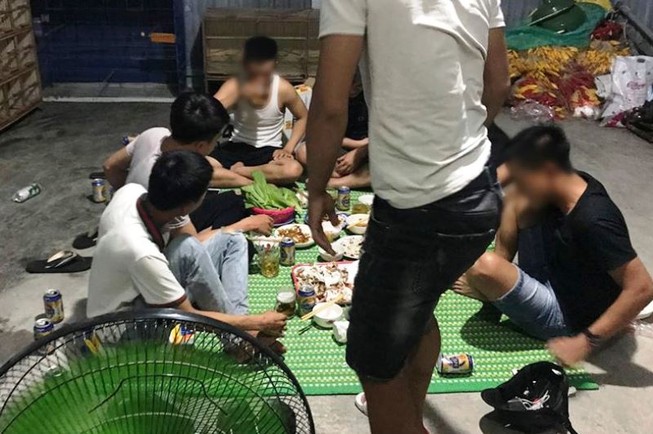 7 thanh niên tụ tập ăn nhậu bất chấp lệnh chống dịch COVID-19