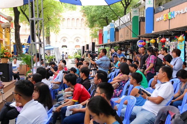 Ông Đoàn Ngọc Hải dẹp bãi xe, Đường Sách TP.HCM kêu cứu