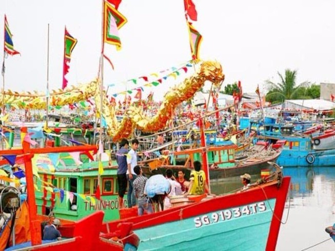 Bắn pháo hoa ở Lễ hội Nghinh ông Cần Giờ 2017