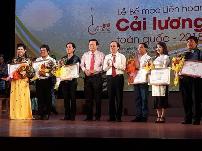 Liên hoan Cải lương: Vợ chồng Kim Tử Long cùng nhận giải vàng