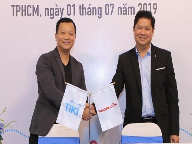 Tiki và Fahasa hợp tác bán sách thật trên mạng