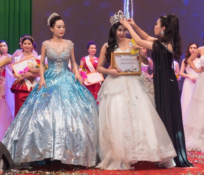 Trần Kiều Vy đăng quang Nét đẹp công sở 2019