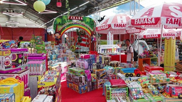 Thị trấn Ánh Sáng của Lễ hội Fahasa tại NVH Thanh niên