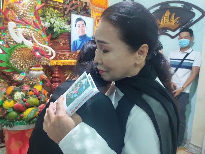 Sao cải lương qui tụ đưa tiễn NSƯT Nam Hùng