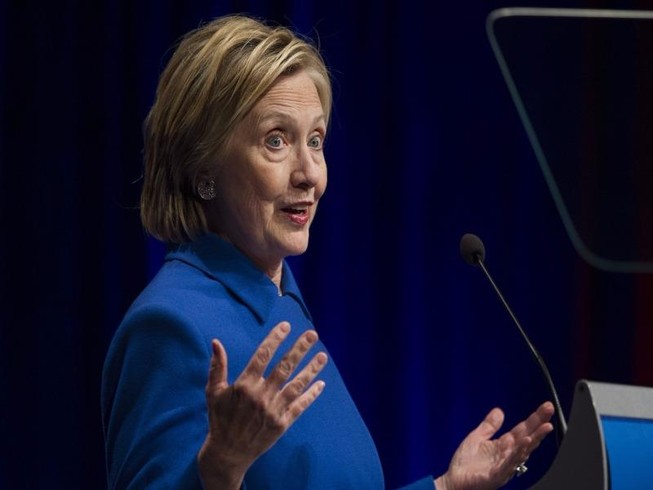 Bà Clinton xuất hiện sau thất bại