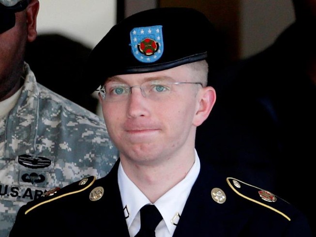 Obama giảm 28 năm tù cho người trộm tin gửi Wikileaks