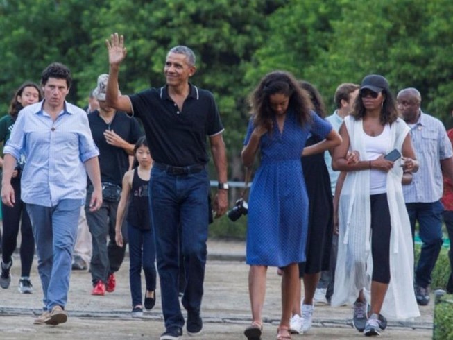 Ông Obama đưa vợ con trải nghiệm quê cũ Indonesia