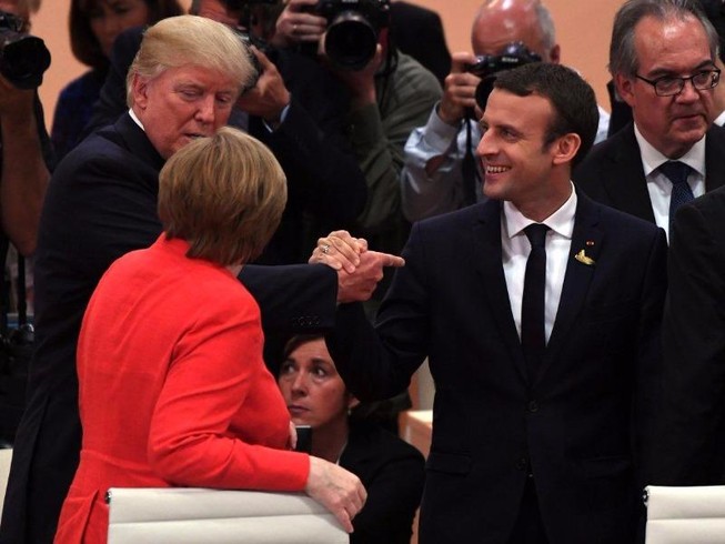 Tại G20, ông Trump trả đũa cái bắt tay ông Macron
