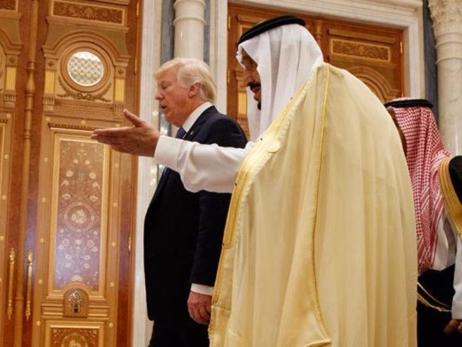 Ông Trump điện đàm vua Saudi nhưng nước đôi về Qatar
