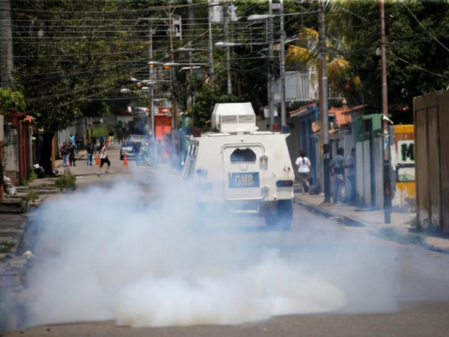 Binh sĩ nổi loạn tấn công căn cứ Venezuela