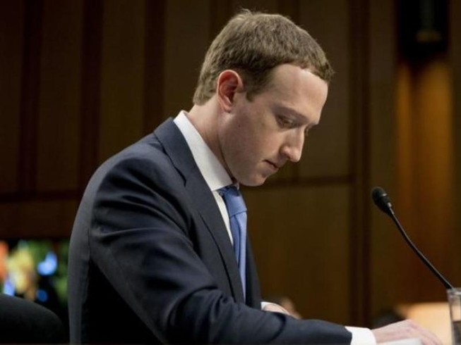 Facebook mất 120 tỉ đô, ông Zuckerberg bị cổ đông kiện