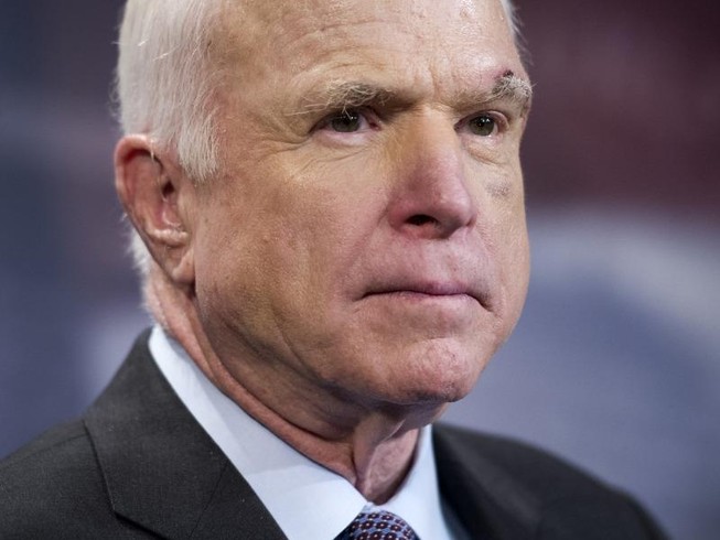 Nghị sĩ McCain từ bỏ điều trị ung thư