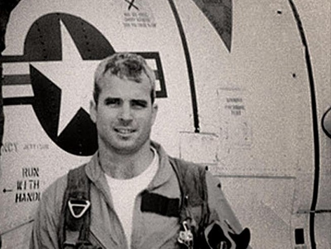 Những dấu mốc cuộc đời của nghị sĩ McCain qua ảnh